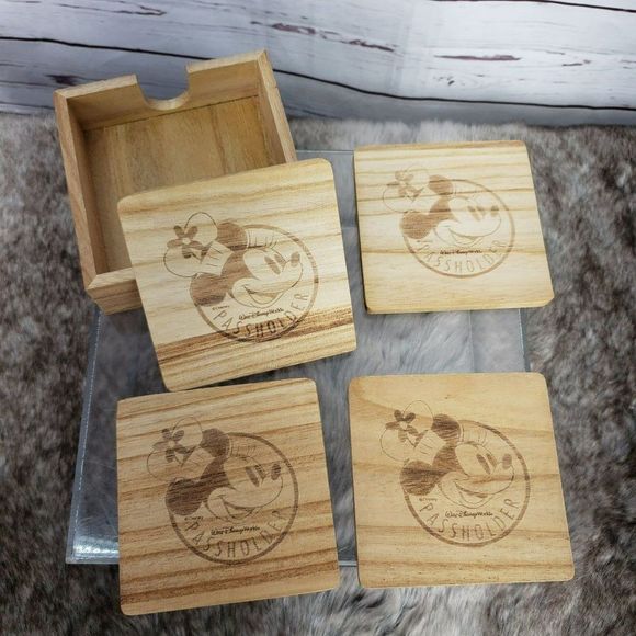 Walt Disney World Passholder Coasters Wooden Beverage Case Minnie Mouse Wood Set - Picture 1 of 9